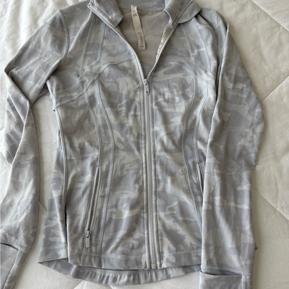 Women's Gray Camouflage Jacket - Picture 3 of 5